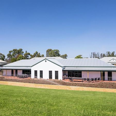 Hotel Yarrawonga Mulwala Golf Club Extérieur photo The new hospital at Wagga Wagga