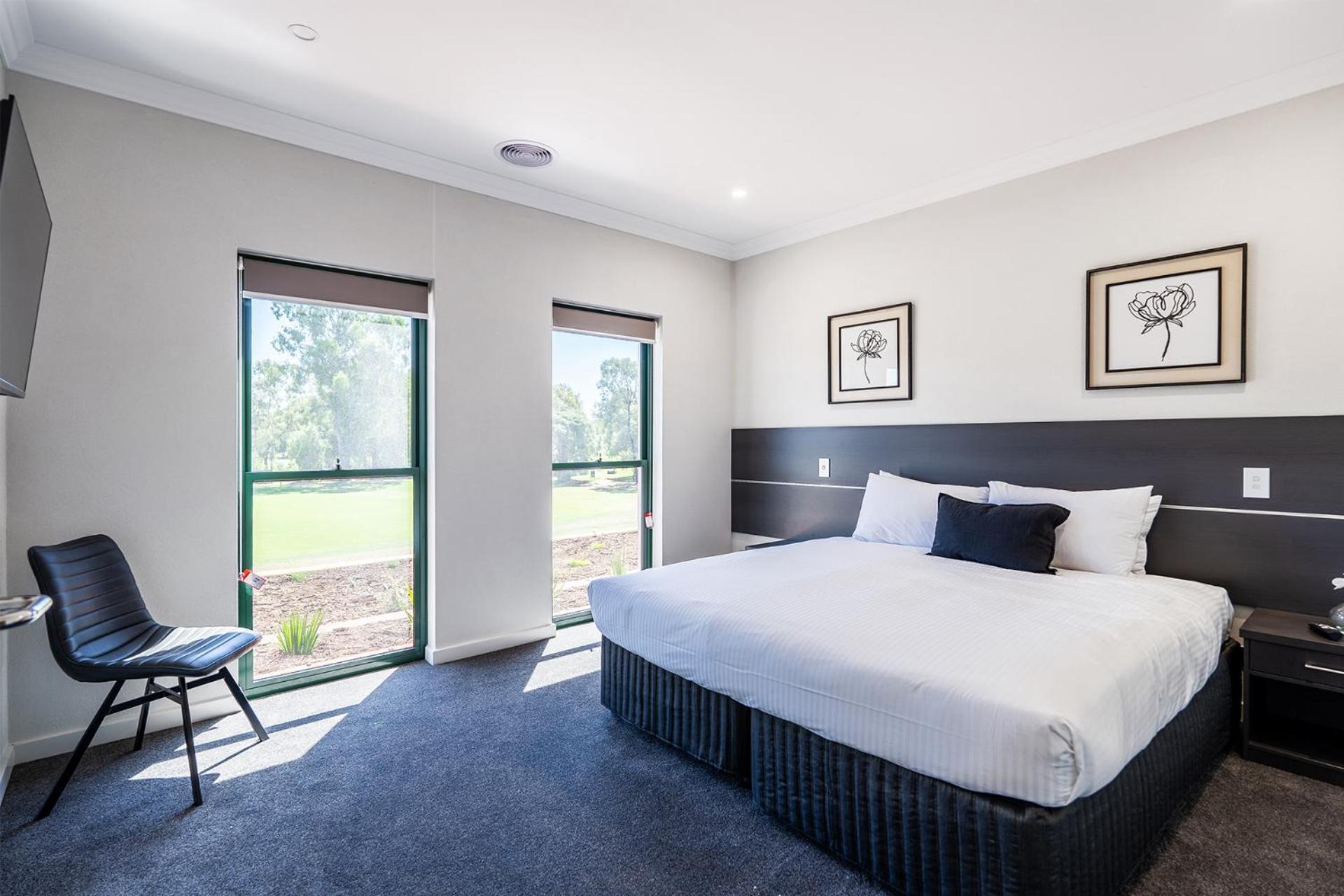 Hotel Yarrawonga Mulwala Golf Club Extérieur photo A room at the hotel