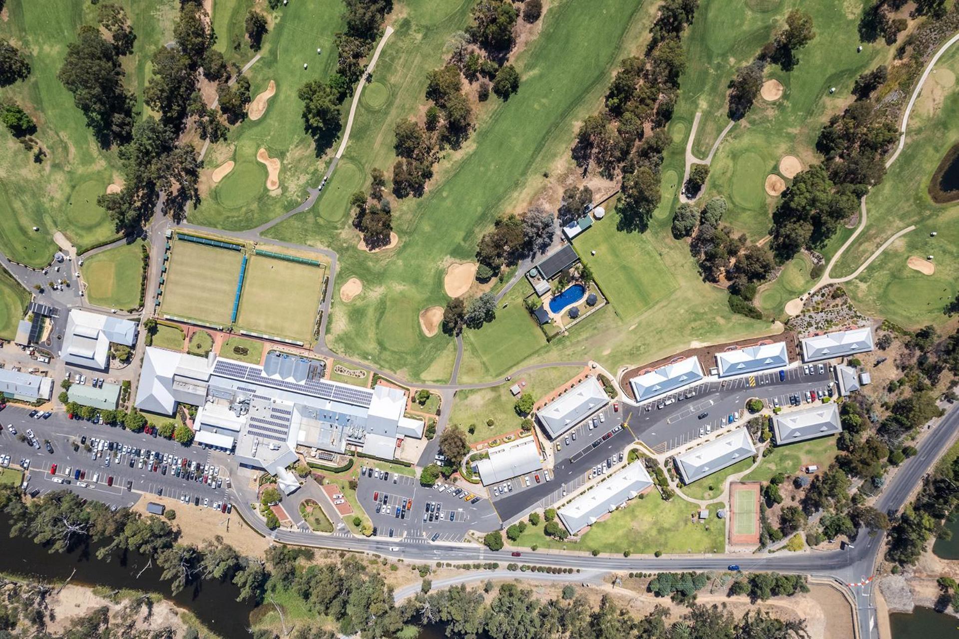 Hotel Yarrawonga Mulwala Golf Club Extérieur photo Aerial view of the school