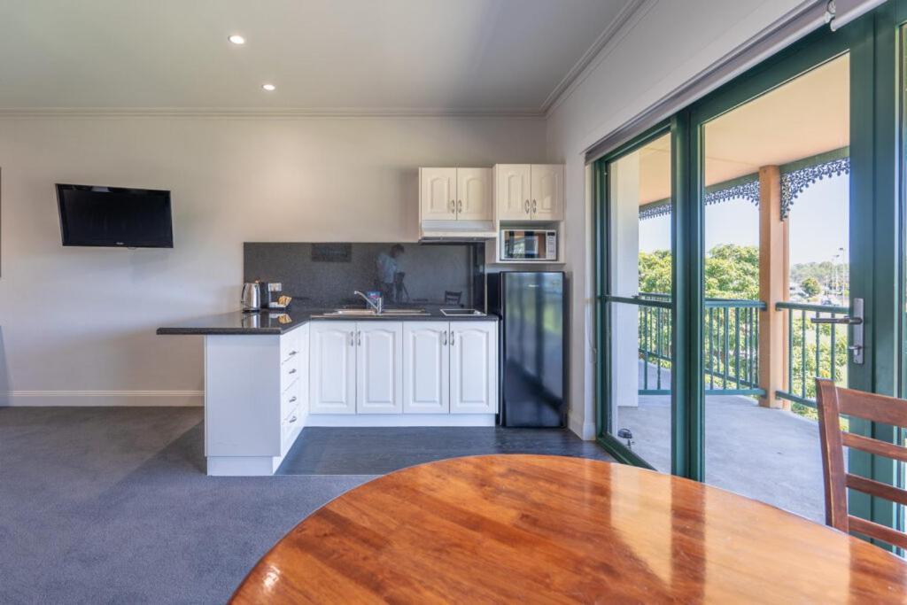 Hotel Yarrawonga Mulwala Golf Club Extérieur photo A kitchen in a serviced apartment