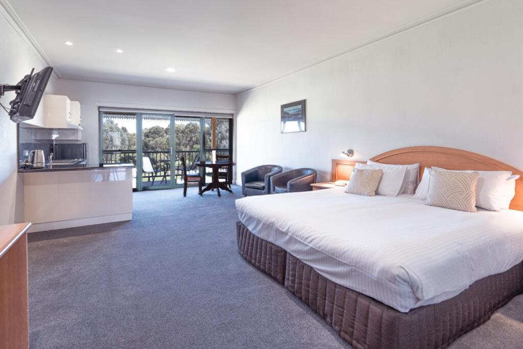 Hotel Yarrawonga Mulwala Golf Club Extérieur photo Studio