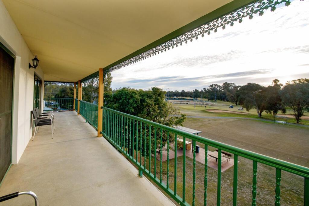 Hotel Yarrawonga Mulwala Golf Club Extérieur photo A balcony at the Adelaide Oval