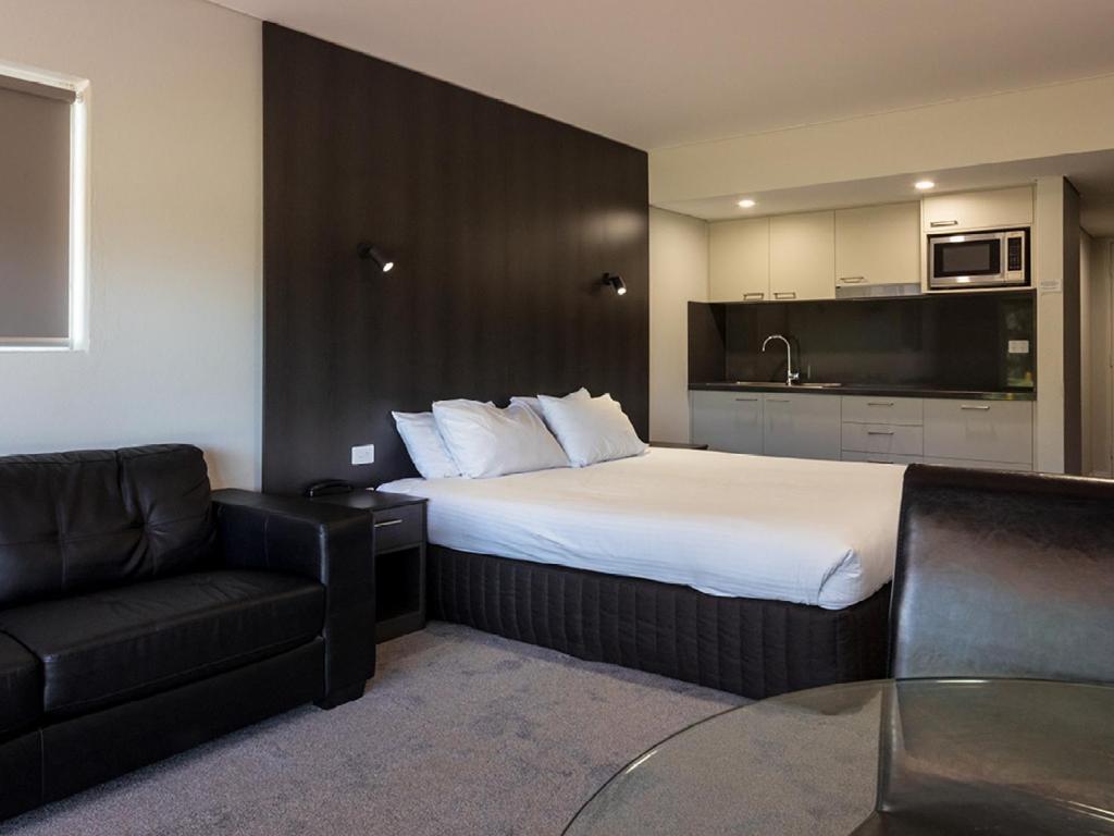 Hotel Yarrawonga Mulwala Golf Club Extérieur photo Studio apartment