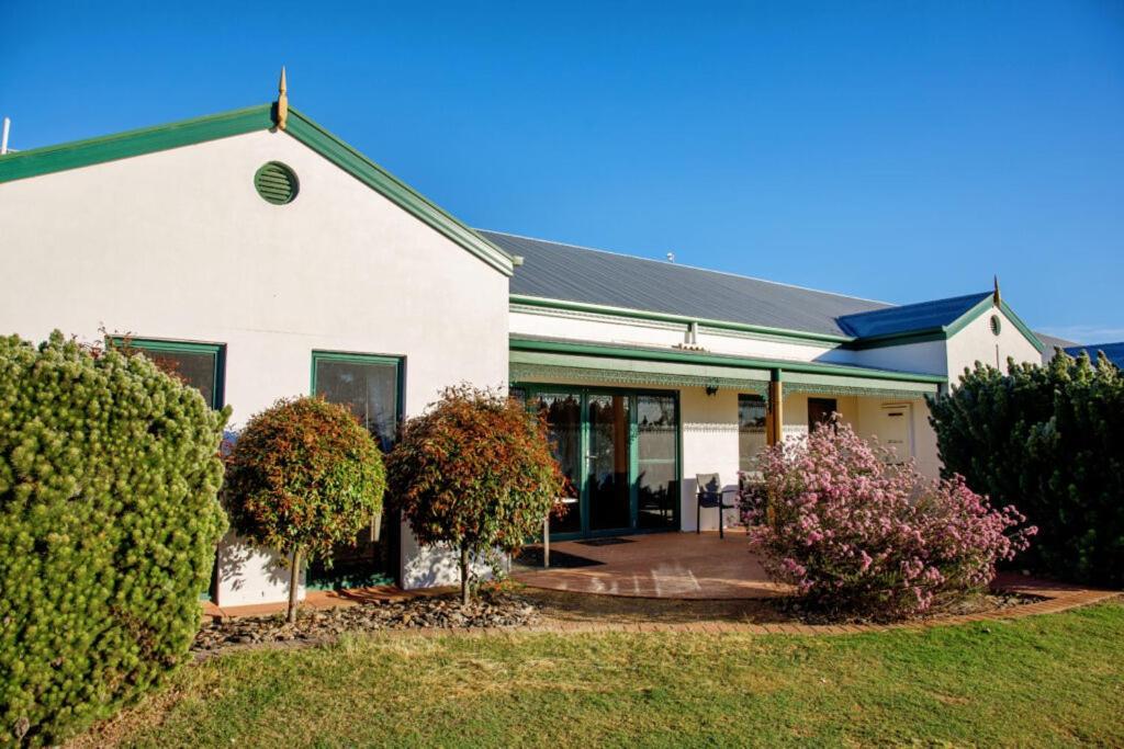 Hotel Yarrawonga Mulwala Golf Club Extérieur photo The house in 2011