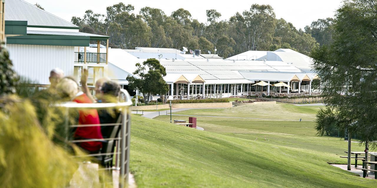 Hotel Yarrawonga Mulwala Golf Club Extérieur photo The clubhouse at the Adelaide Oval