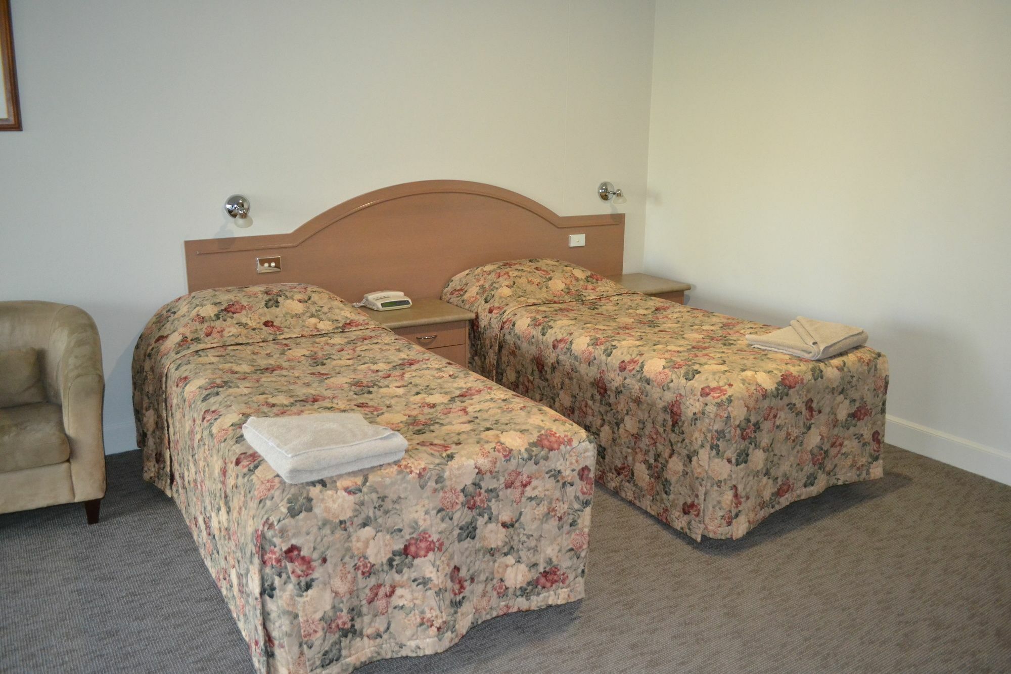 Hotel Yarrawonga Mulwala Golf Club Extérieur photo A room at the hotel