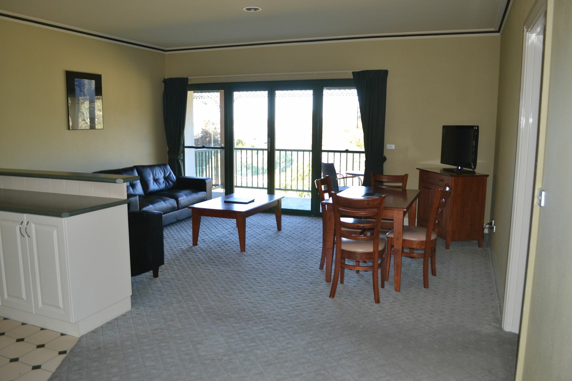 Hotel Yarrawonga Mulwala Golf Club Extérieur photo A typical apartment at the hotel